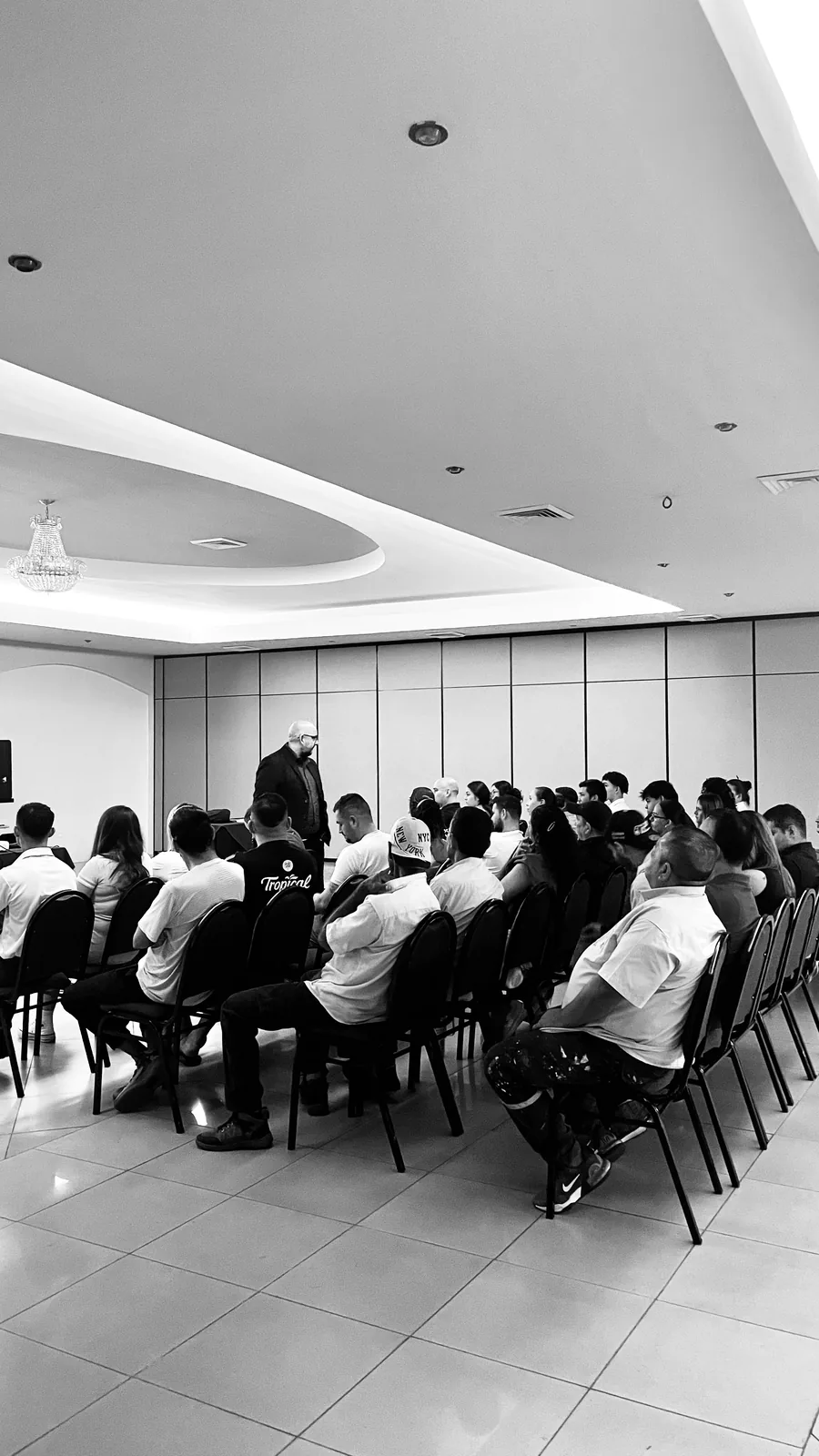 Grupo en capacitación de experiencia al cliente